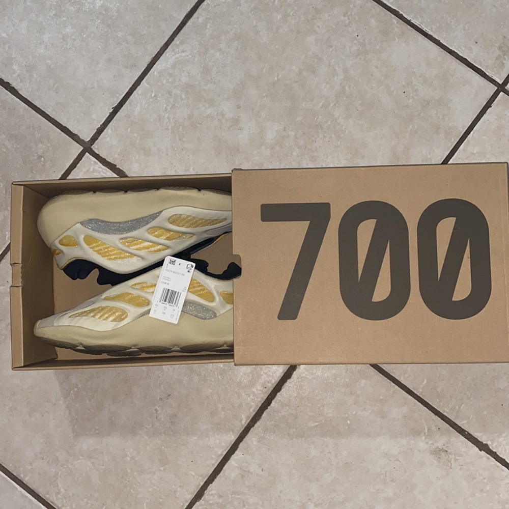 Adidas Yeezy 700 V3 “Safflower” - Picture 2 of 3